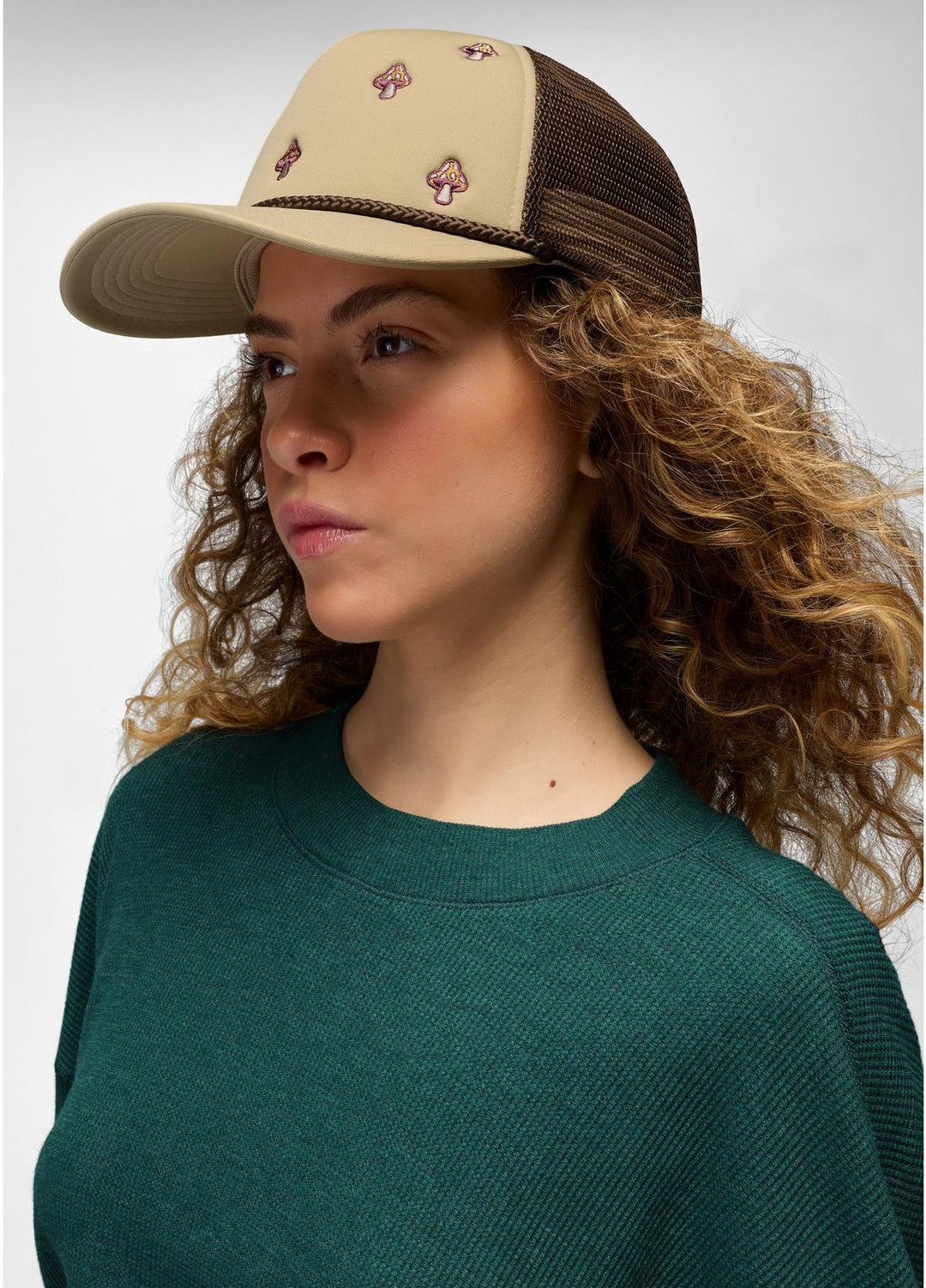 Doohickey Foam Trucker - Sandbar Mushrooms (on model)