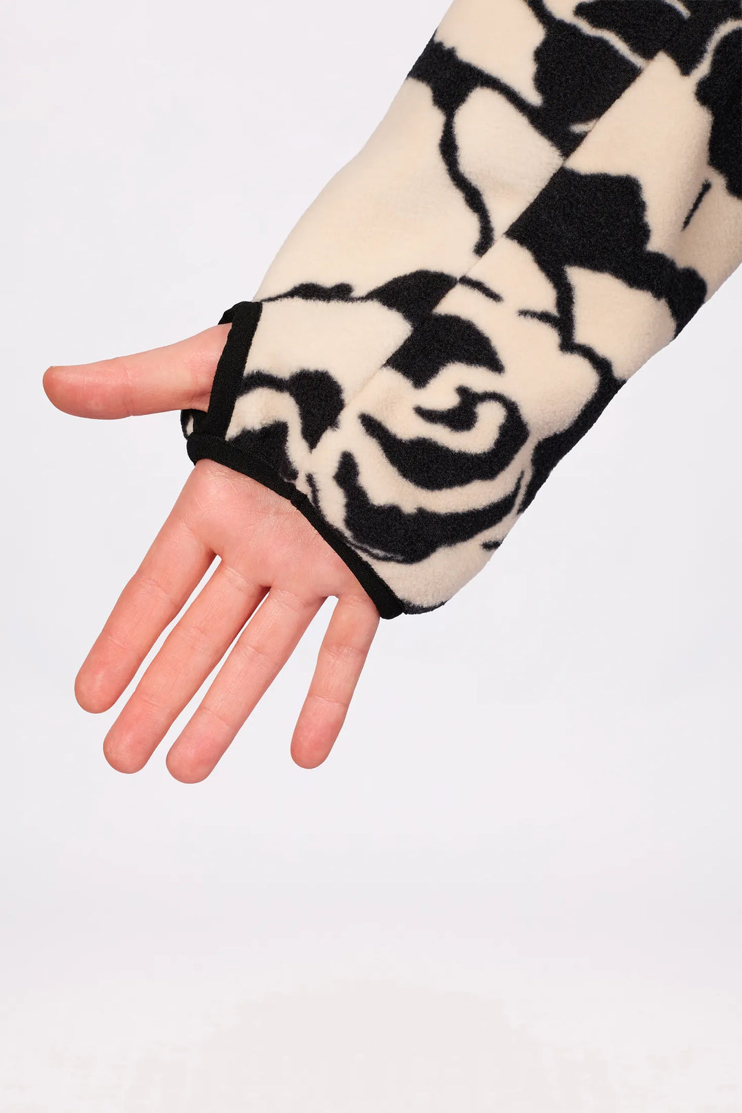Eivy Ball Fleece - Black Rose